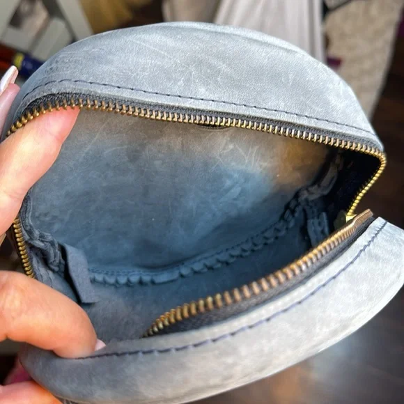 SOLD IN LIVE BUNDLE - NWOT - PORTLAND LEATHER CROSSBODY BAG - Picture 5 of 9